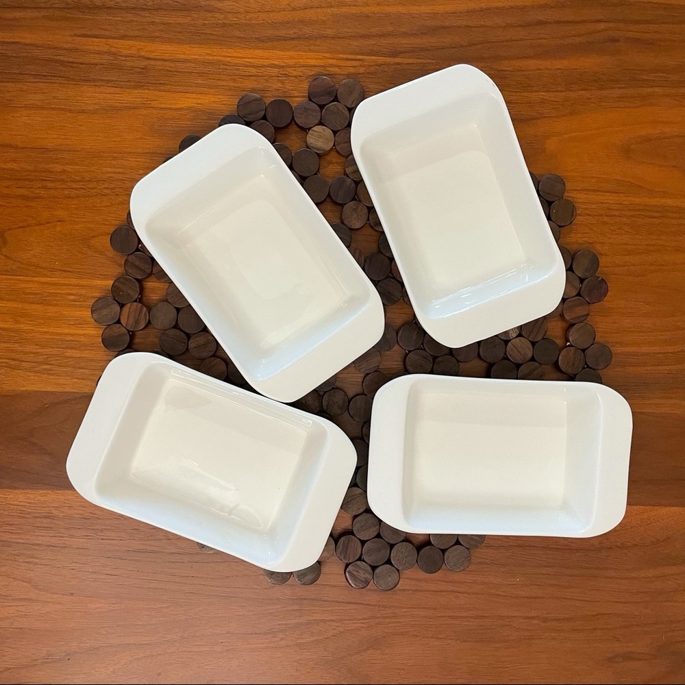 Set of 4 porcelain serving ware dish/ramekins